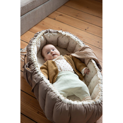 Sebra 3-i-1 babynest, babylift og legetæppe, Sophora Leaves - Beige