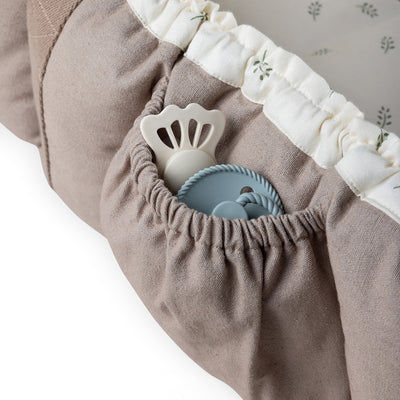 Sebra 3-i-1 babynest, babylift og legetæppe, Sophora Leaves - Beige